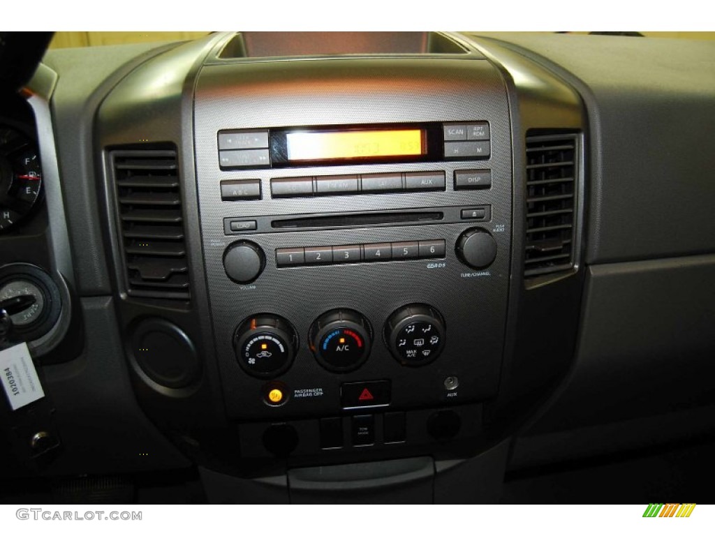 2007 Titan SE King Cab - White / Steel Gray photo #18