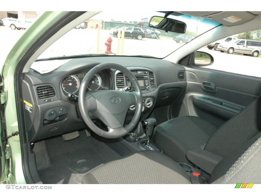Black Interior 2009 Hyundai Accent SE 3 Door Photo #49964615