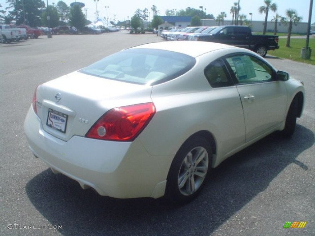 2010 Altima 2.5 S Coupe - Winter Frost White / Blond photo #5