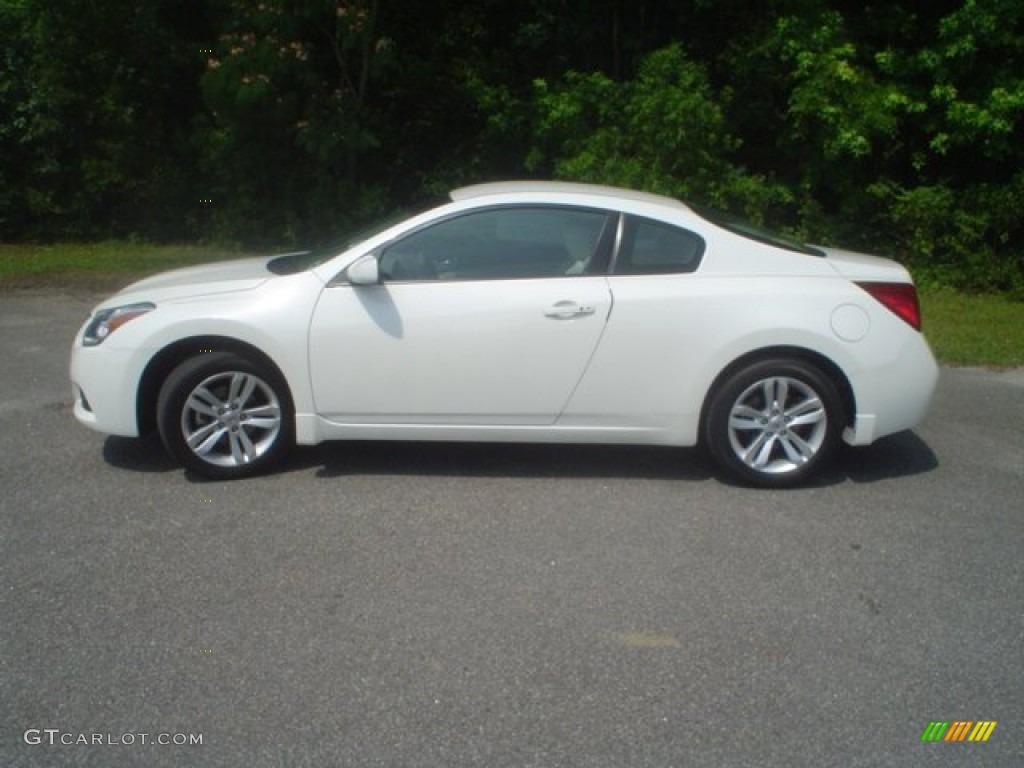 2010 Altima 2.5 S Coupe - Winter Frost White / Blond photo #10