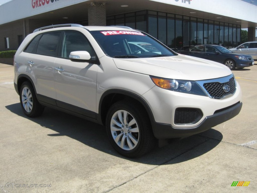 2011 Sorento LX V6 - White Sand Beige / Black photo #1