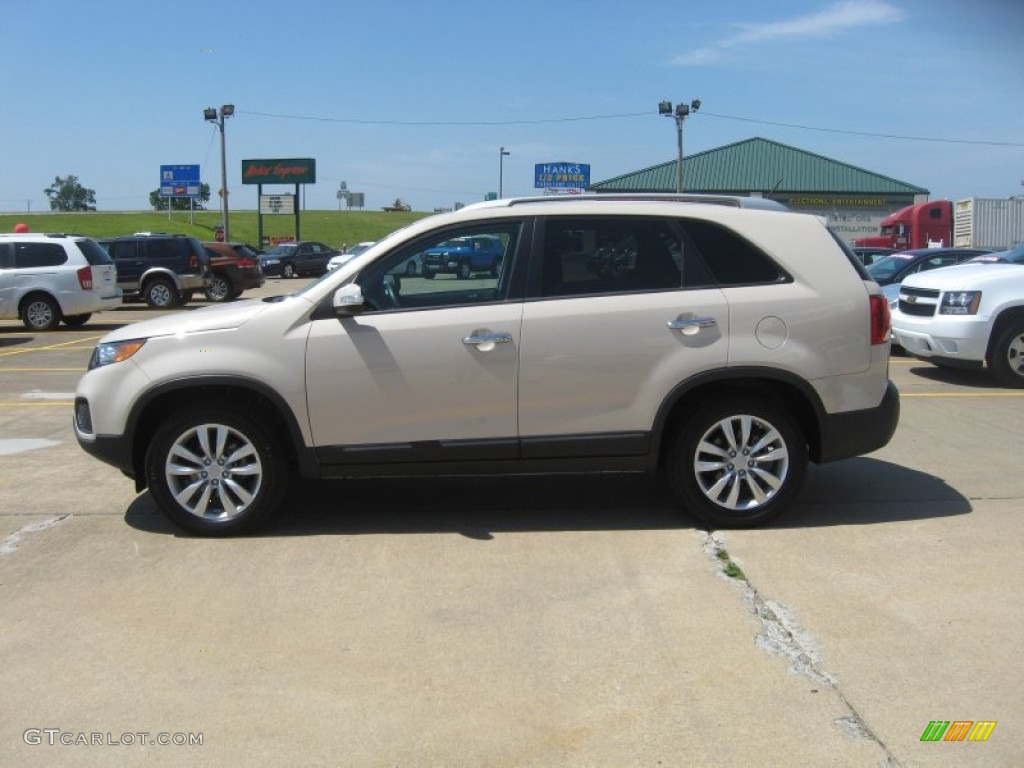 2011 Sorento LX V6 - White Sand Beige / Black photo #4