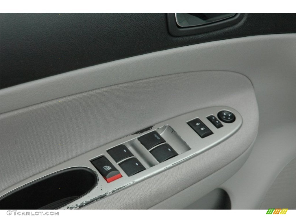 2005 Cobalt LS Sedan - Ultra Silver Metallic / Gray photo #11