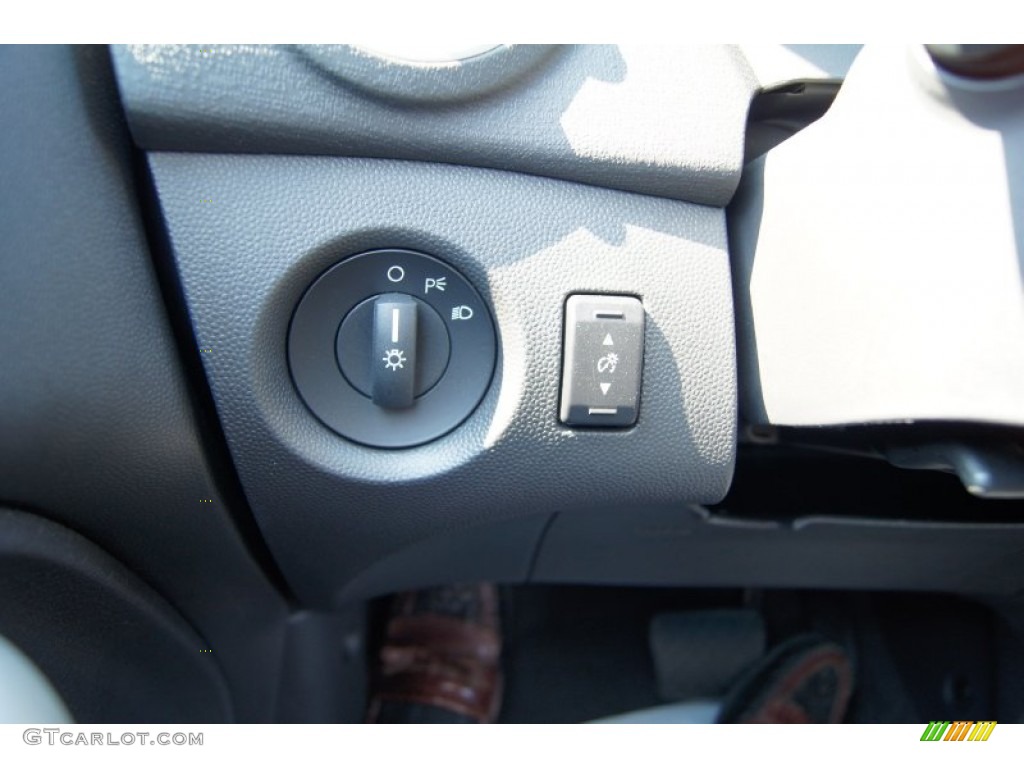 2011 Ford Fiesta SES Hatchback Controls Photo #49968702