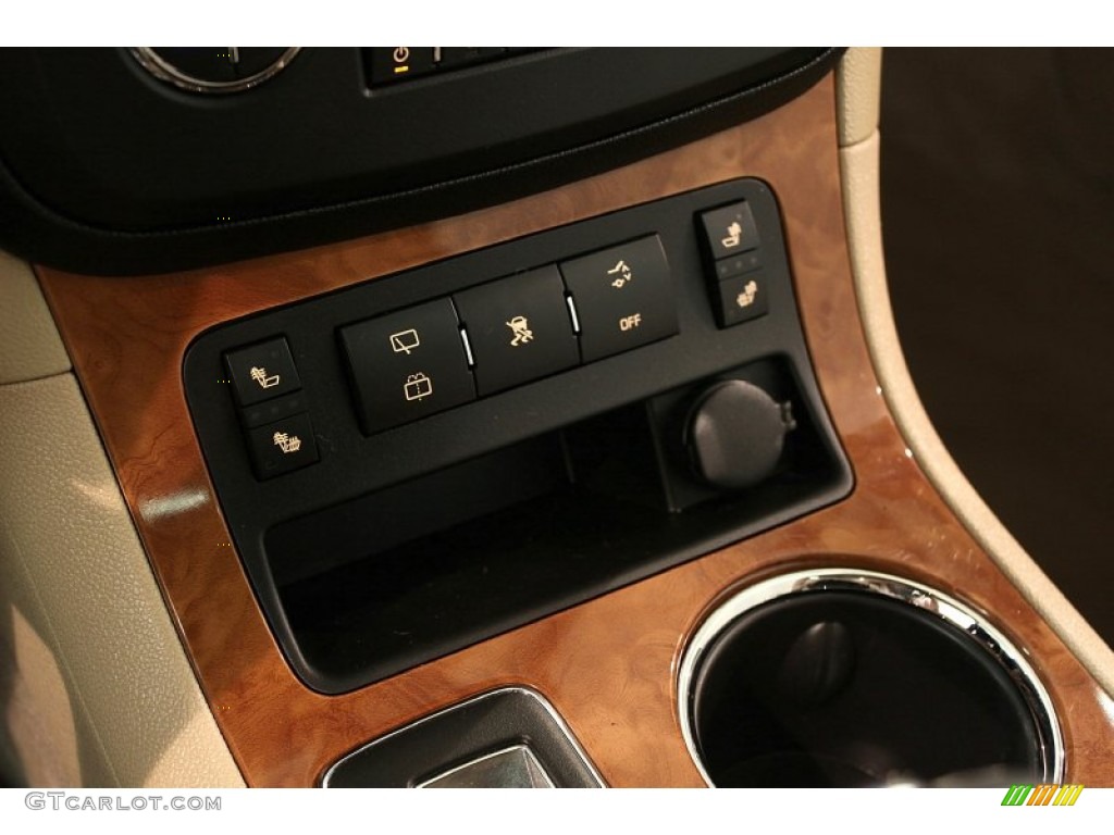 2008 Saturn Outlook XR Controls Photo #49969002