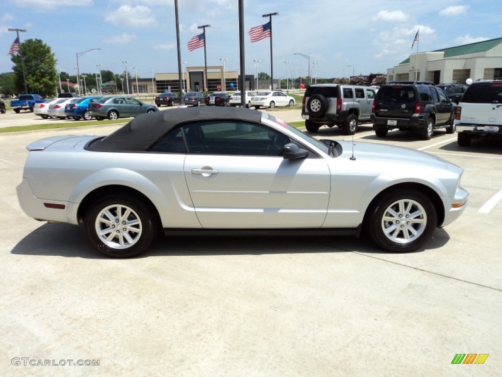 2007 Mustang V6 Premium Convertible - Satin Silver Metallic / Dark Charcoal photo #4