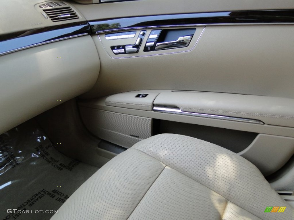 2011 Mercedes-Benz S 550 4Matic Sedan Cashmere/Savanah Door Panel Photo #49971744