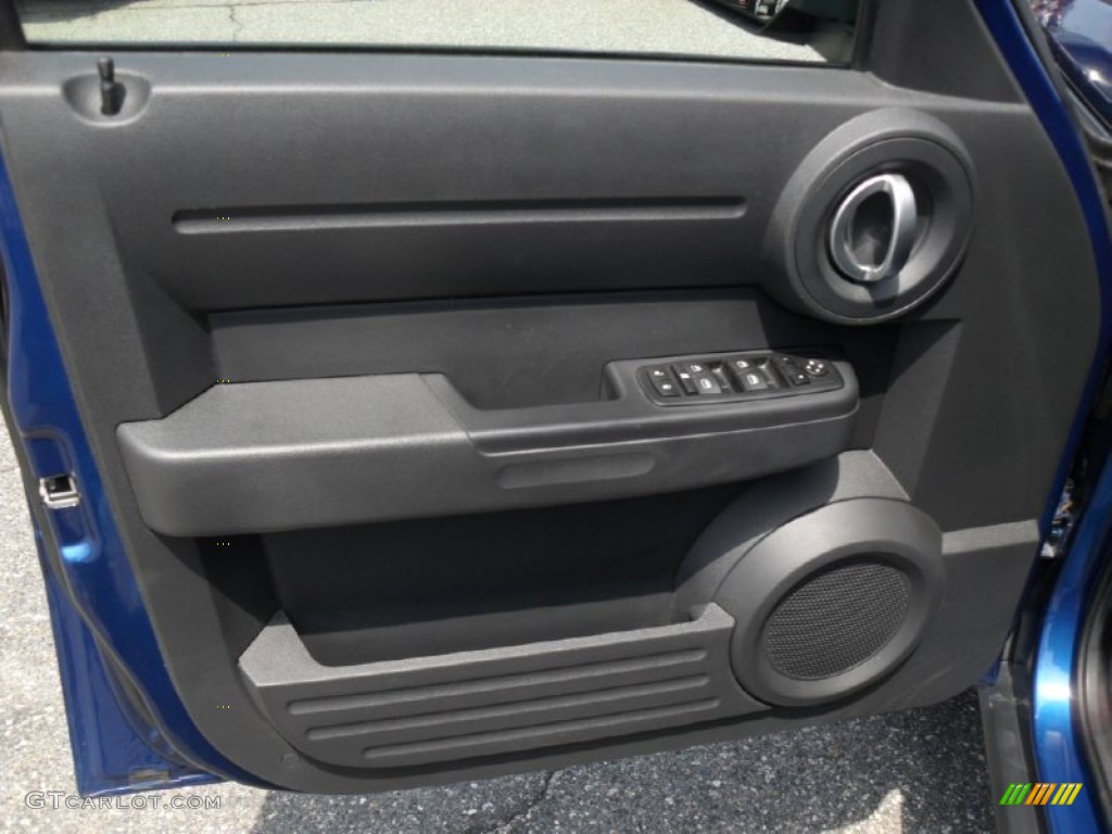 2010 Dodge Nitro SE Door Panel Photos