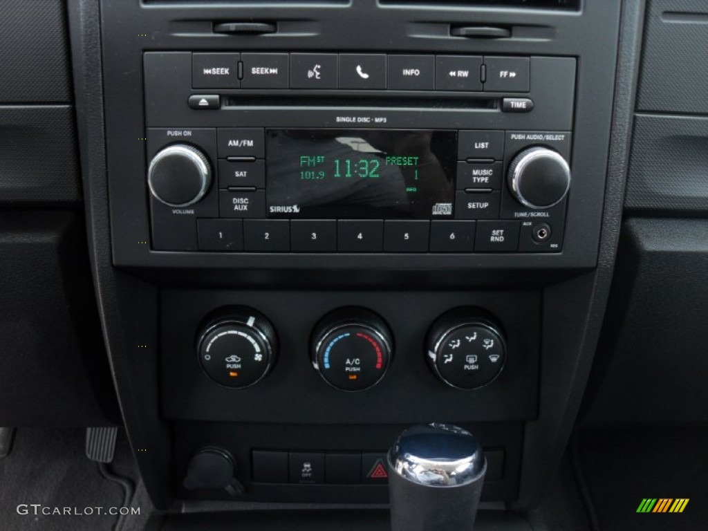 2010 Dodge Nitro SE Controls Photos