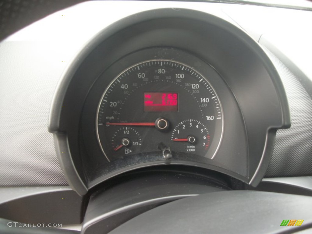 2006 Volkswagen New Beetle 2.5 Coupe Gauges Photo #49981830