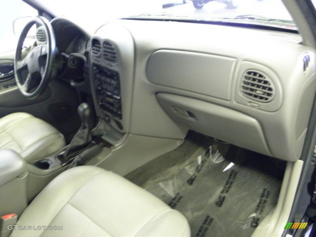 2004 Rainier CXL AWD - Black / Light Cashmere photo #7