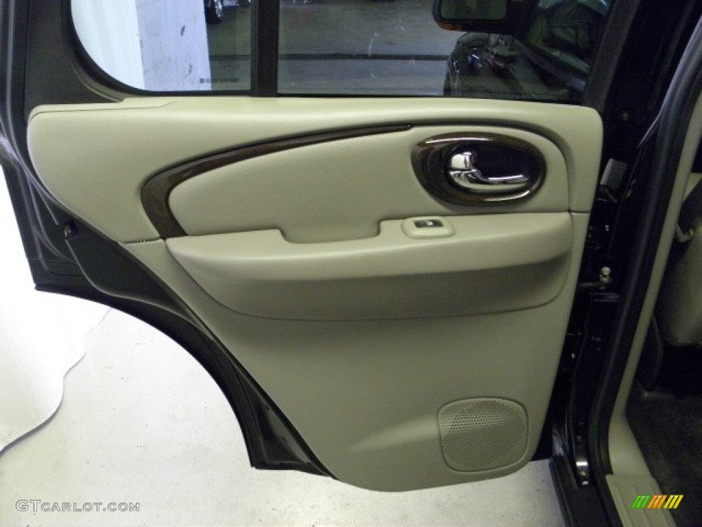 2004 Rainier CXL AWD - Black / Light Cashmere photo #15