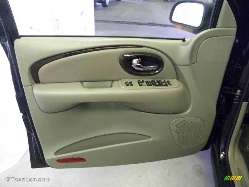 2004 Rainier CXL AWD - Black / Light Cashmere photo #17