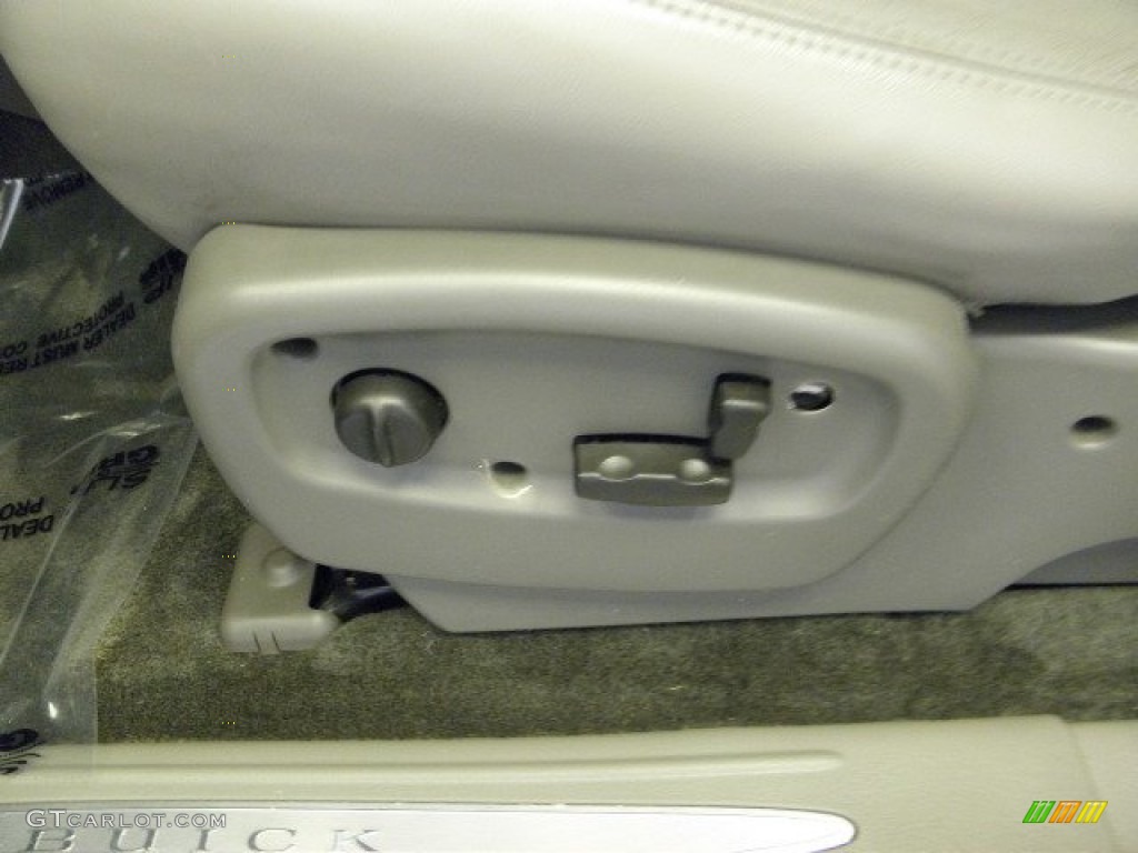 2004 Rainier CXL AWD - Black / Light Cashmere photo #19