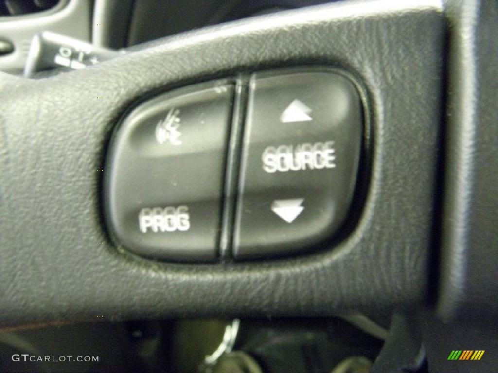2004 Rainier CXL AWD - Black / Light Cashmere photo #22