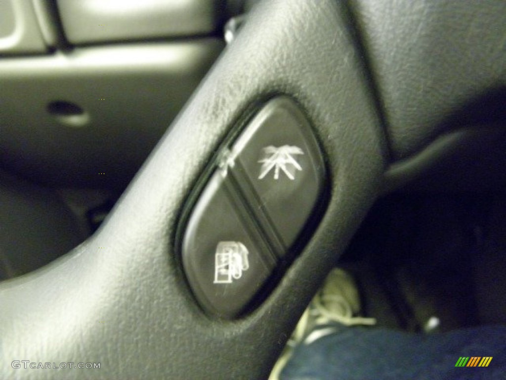 2004 Rainier CXL AWD - Black / Light Cashmere photo #23