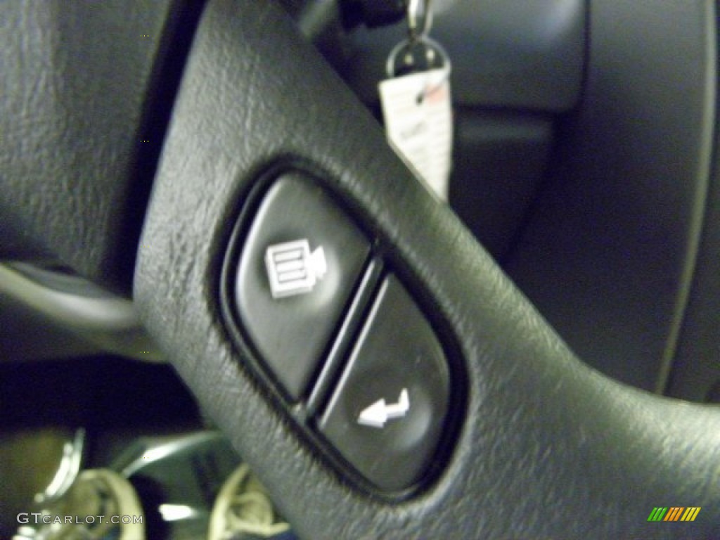 2004 Rainier CXL AWD - Black / Light Cashmere photo #24