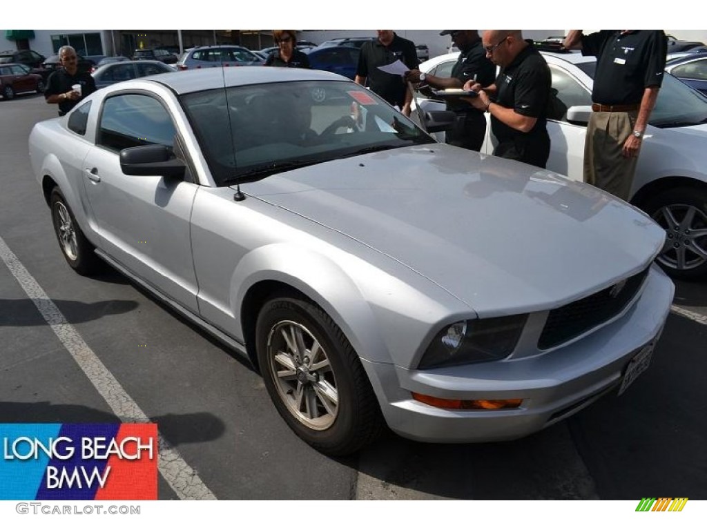 2006 Mustang V6 Deluxe Coupe - Satin Silver Metallic / Dark Charcoal photo #1