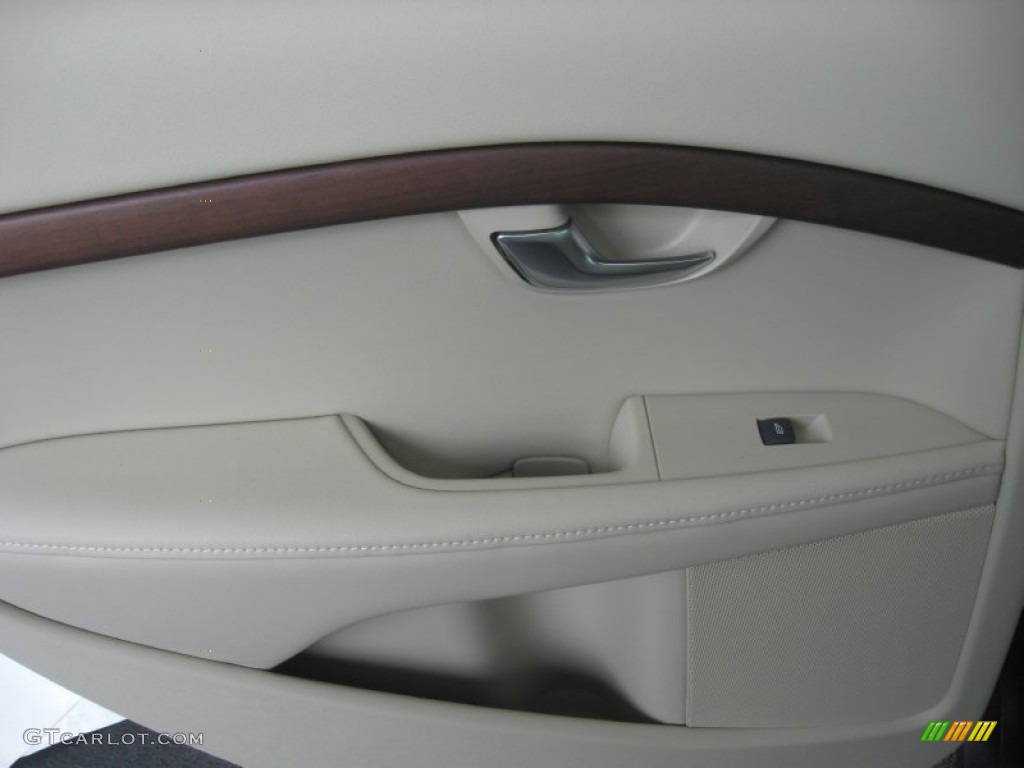 2011 Volvo XC70 3.2 AWD Sandstone Beige Door Panel Photo #49994053