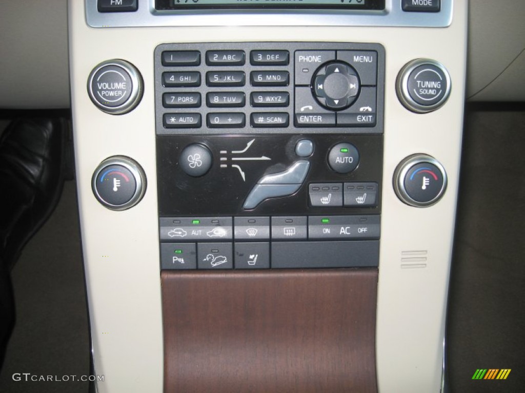 2011 Volvo XC70 3.2 AWD Controls Photo #49994134