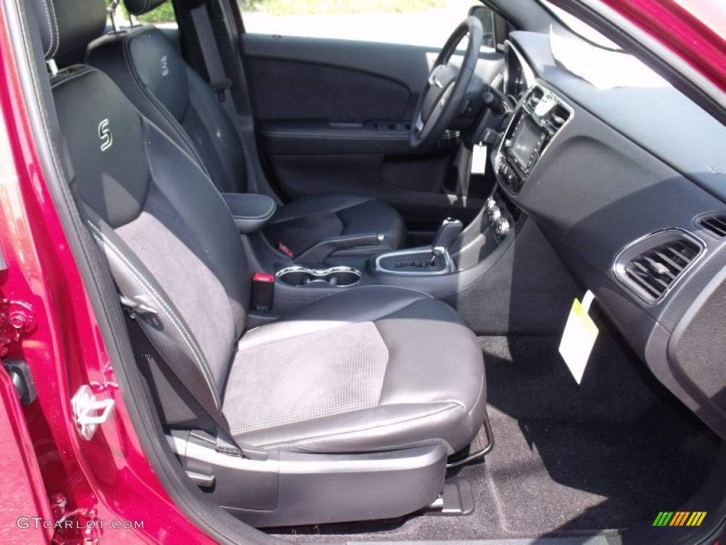 Black Interior 2011 Chrysler 200 S Photo #49996378