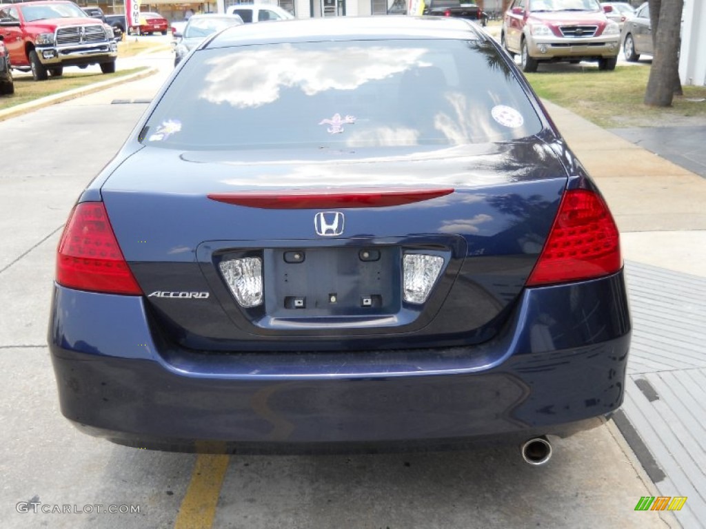 2006 Accord SE Sedan - Royal Blue Pearl / Gray photo #3