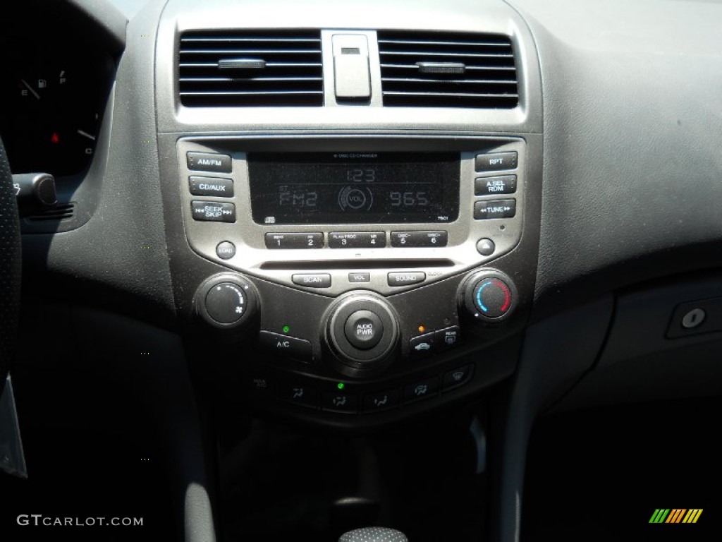 2006 Accord SE Sedan - Royal Blue Pearl / Gray photo #17
