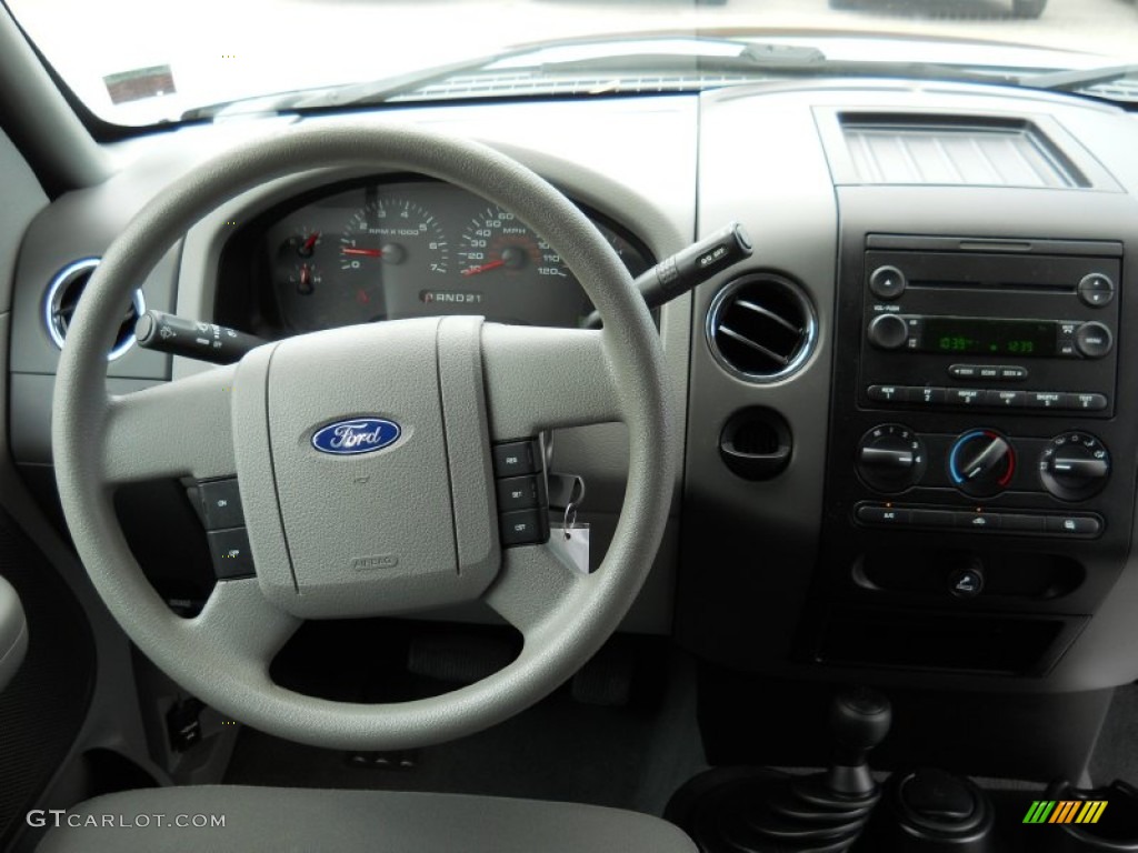 2006 F150 XLT Regular Cab 4x4 - Silver Metallic / Medium Flint photo #4