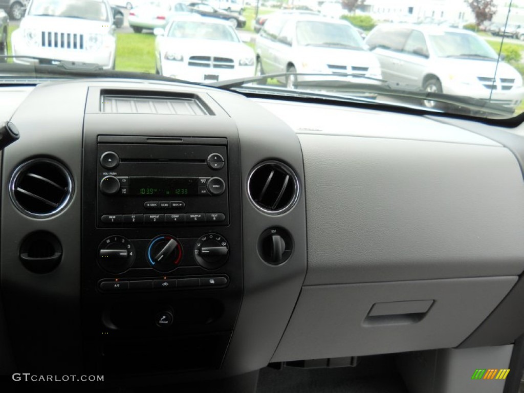 2006 F150 XLT Regular Cab 4x4 - Silver Metallic / Medium Flint photo #19