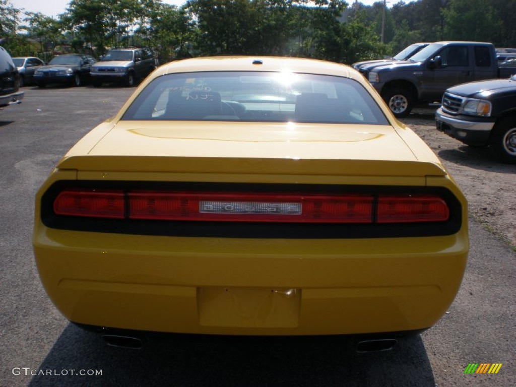 2010 Challenger R/T Classic - Detonator Yellow / Dark Slate Gray photo #6