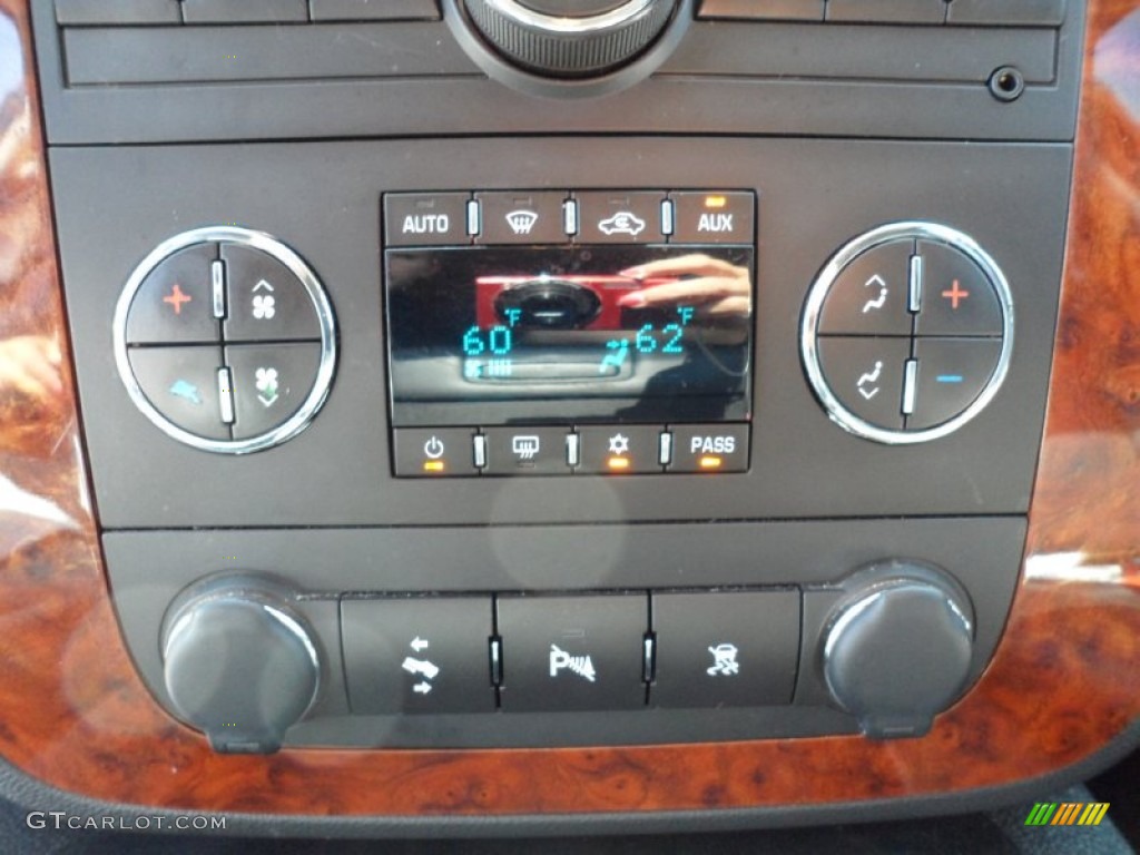 2007 Chevrolet Tahoe LT Controls Photo #50011801