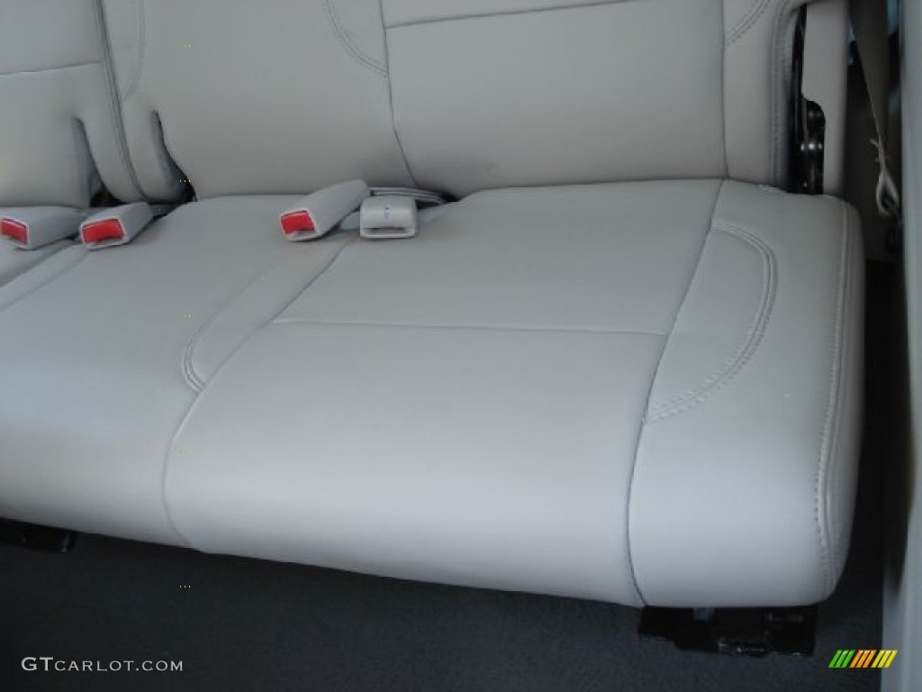 2007 Aspen Limited HEMI 4WD - Cool Vanilla White / Dark Khaki/Light Graystone photo #14