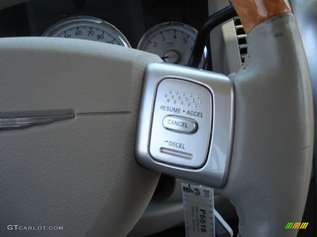 2007 Aspen Limited HEMI 4WD - Cool Vanilla White / Dark Khaki/Light Graystone photo #29