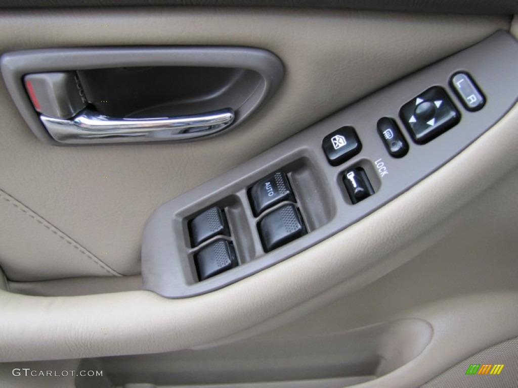 2000 Subaru Outback Limited Wagon Controls Photo #50023207