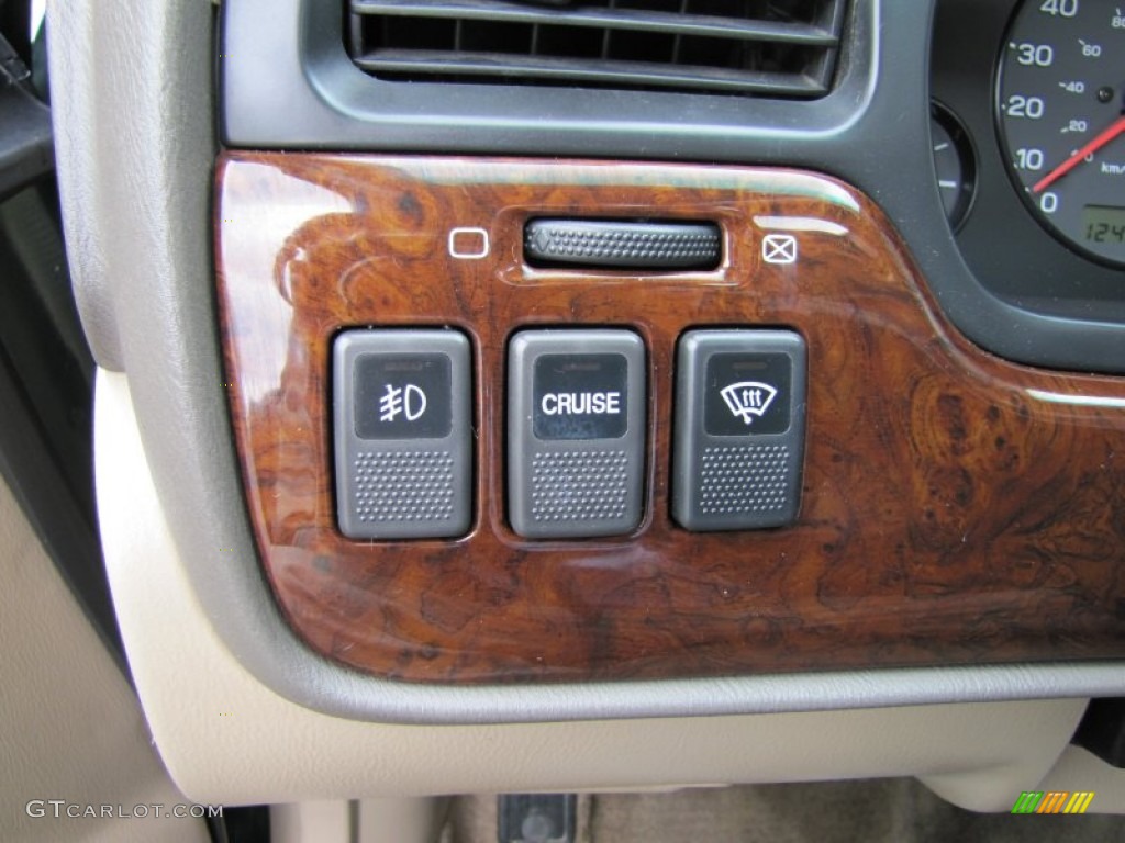 2000 Subaru Outback Limited Wagon Controls Photo #50023219