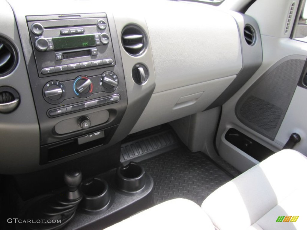 2004 F150 STX Regular Cab 4x4 - Black / Medium Graphite photo #11