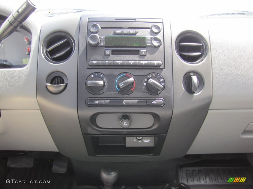 2004 Ford F150 STX Regular Cab 4x4 Controls Photo #50024275