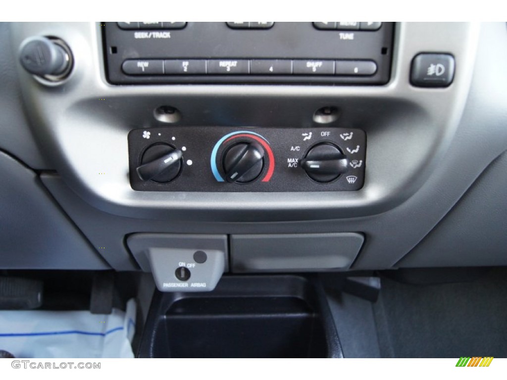 2006 Ford Ranger XLT SuperCab Controls Photos