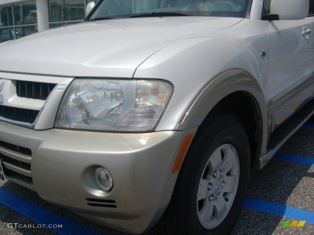 2003 Montero Limited 4x4 - Glacier White Pearl / Tan photo #8