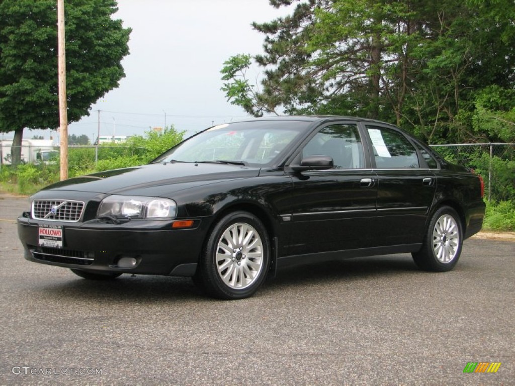 Black Volvo S80