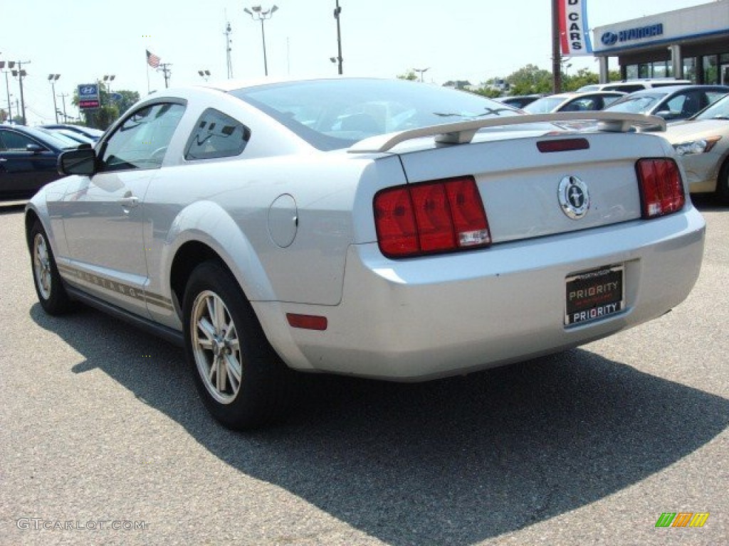 2006 Mustang V6 Premium Coupe - Satin Silver Metallic / Light Graphite photo #4