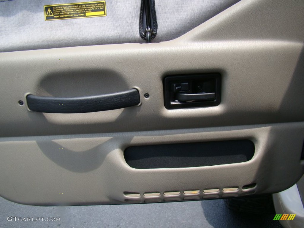 2004 Wrangler Sahara 4x4 - Light Khaki Metallic / Khaki photo #17