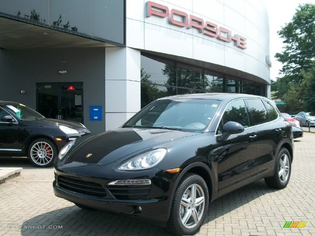 Black Porsche Cayenne