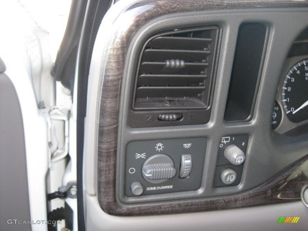 2002 GMC Yukon Denali AWD Controls Photo #50032171