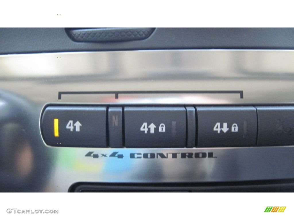 2010 Hummer H3 Alpha Controls Photo #50036471