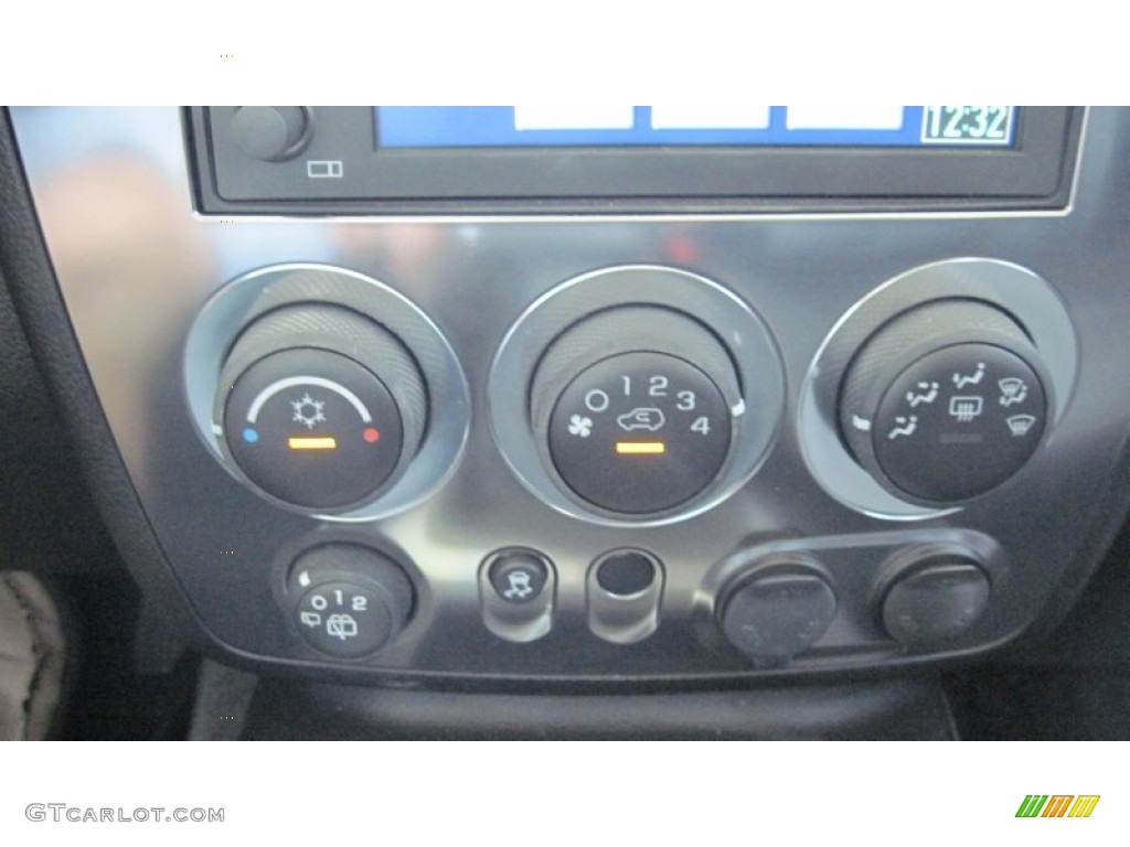 2010 Hummer H3 Alpha Controls Photo #50036477