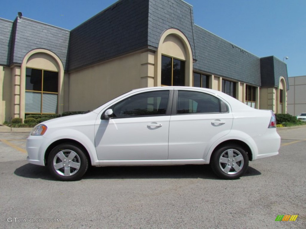2010 Aveo LT Sedan - Summit White / Charcoal photo #4
