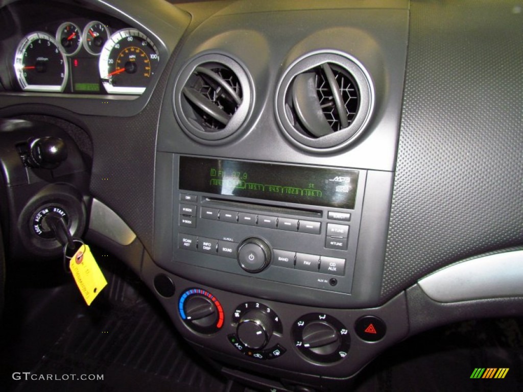 2010 Aveo LT Sedan - Summit White / Charcoal photo #15