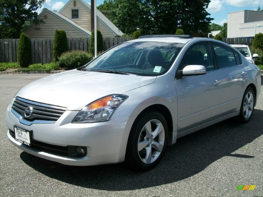 2008 Altima 3.5 SE - Radiant Silver Metallic / Charcoal photo #7