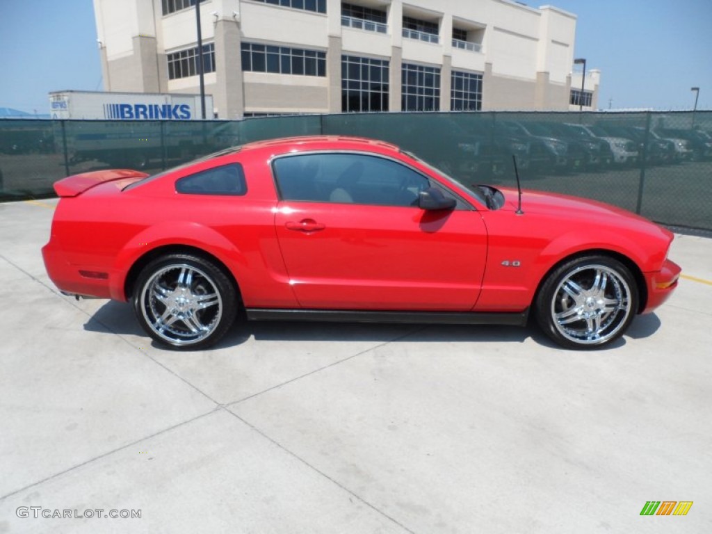 2005 Mustang V6 Deluxe Coupe - Torch Red / Medium Parchment photo #2